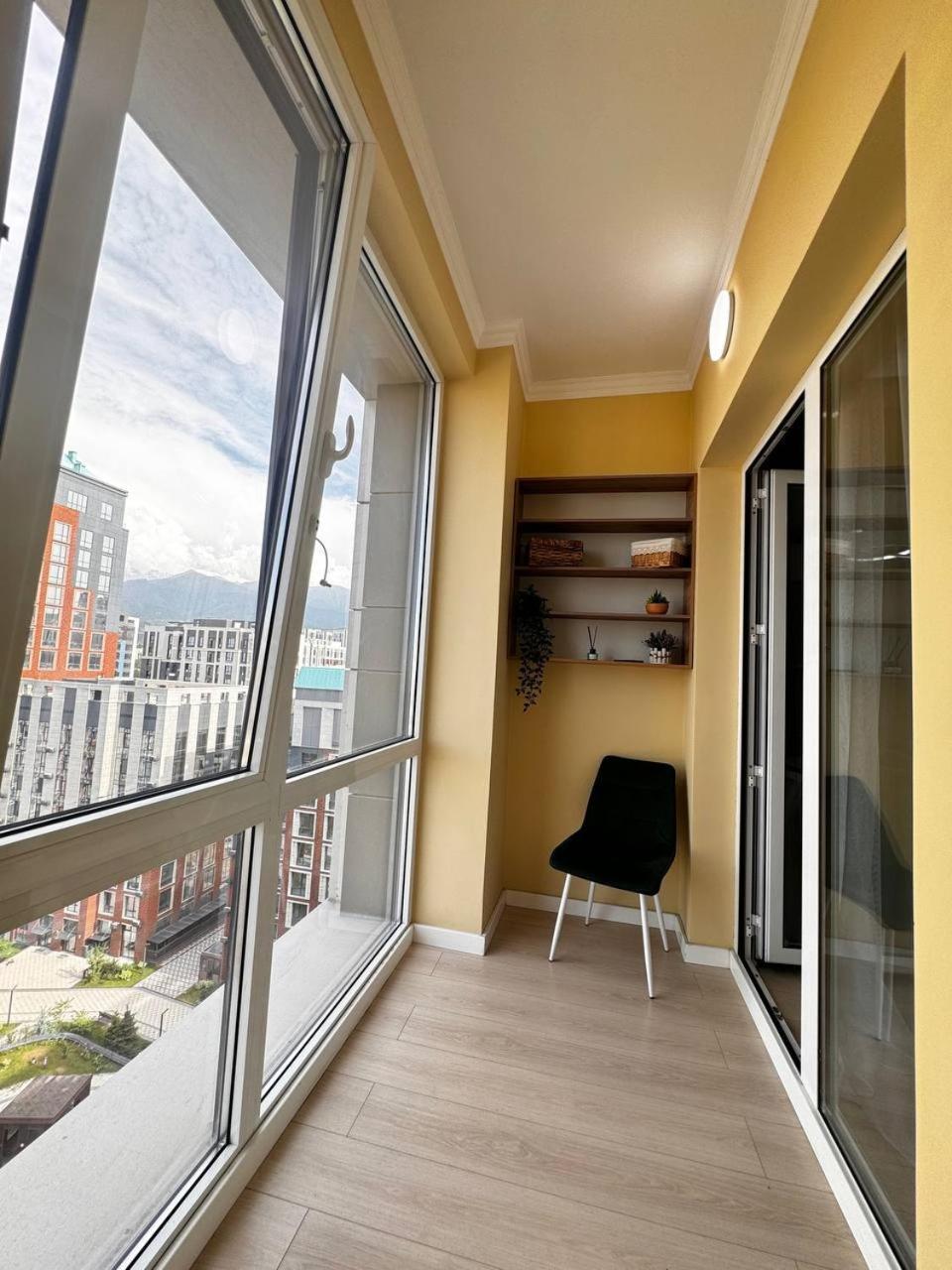 Apartment 2 4 You, Flat 156 *
