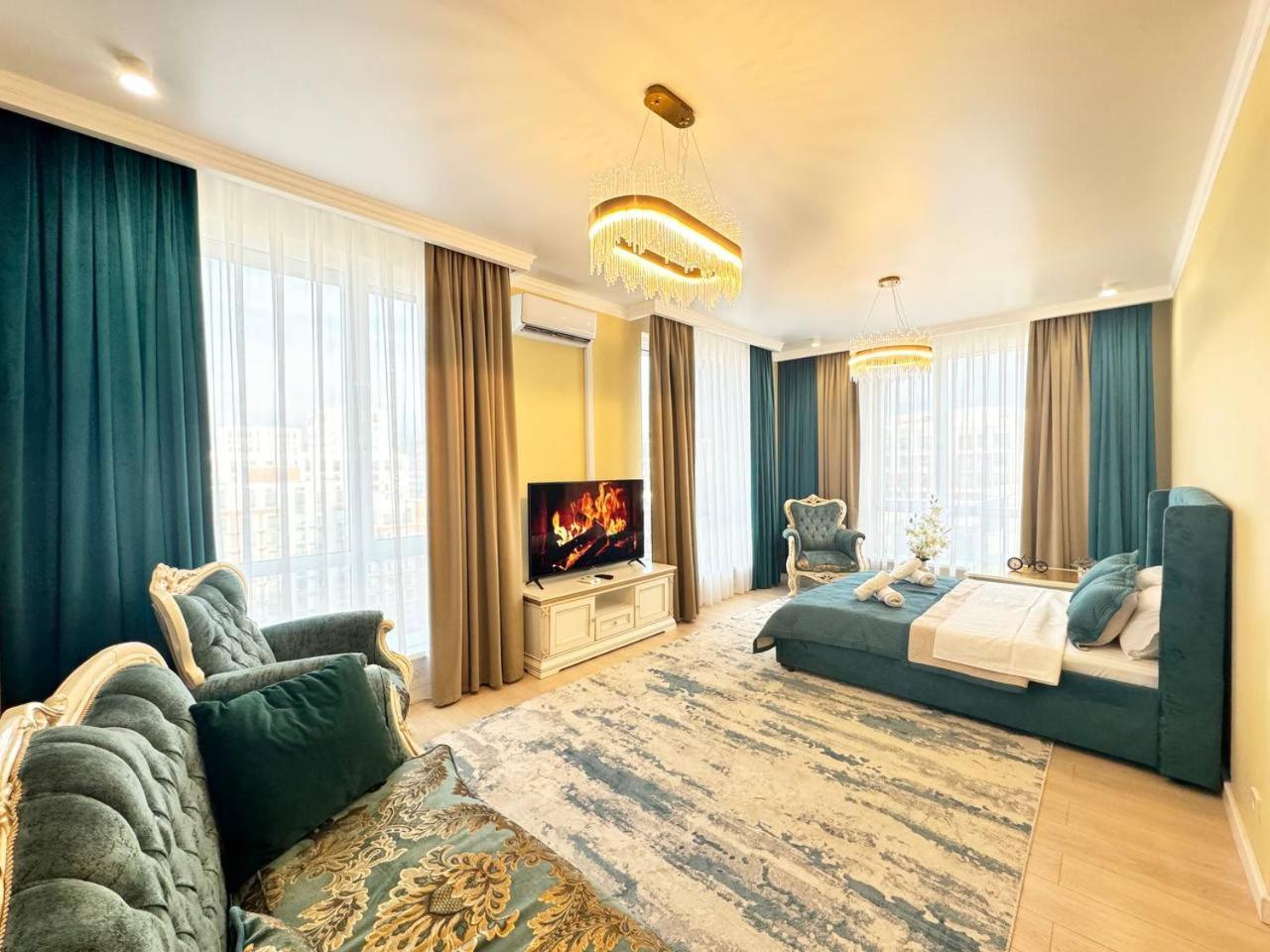 Apartment 2 4 You, Flat 156 *